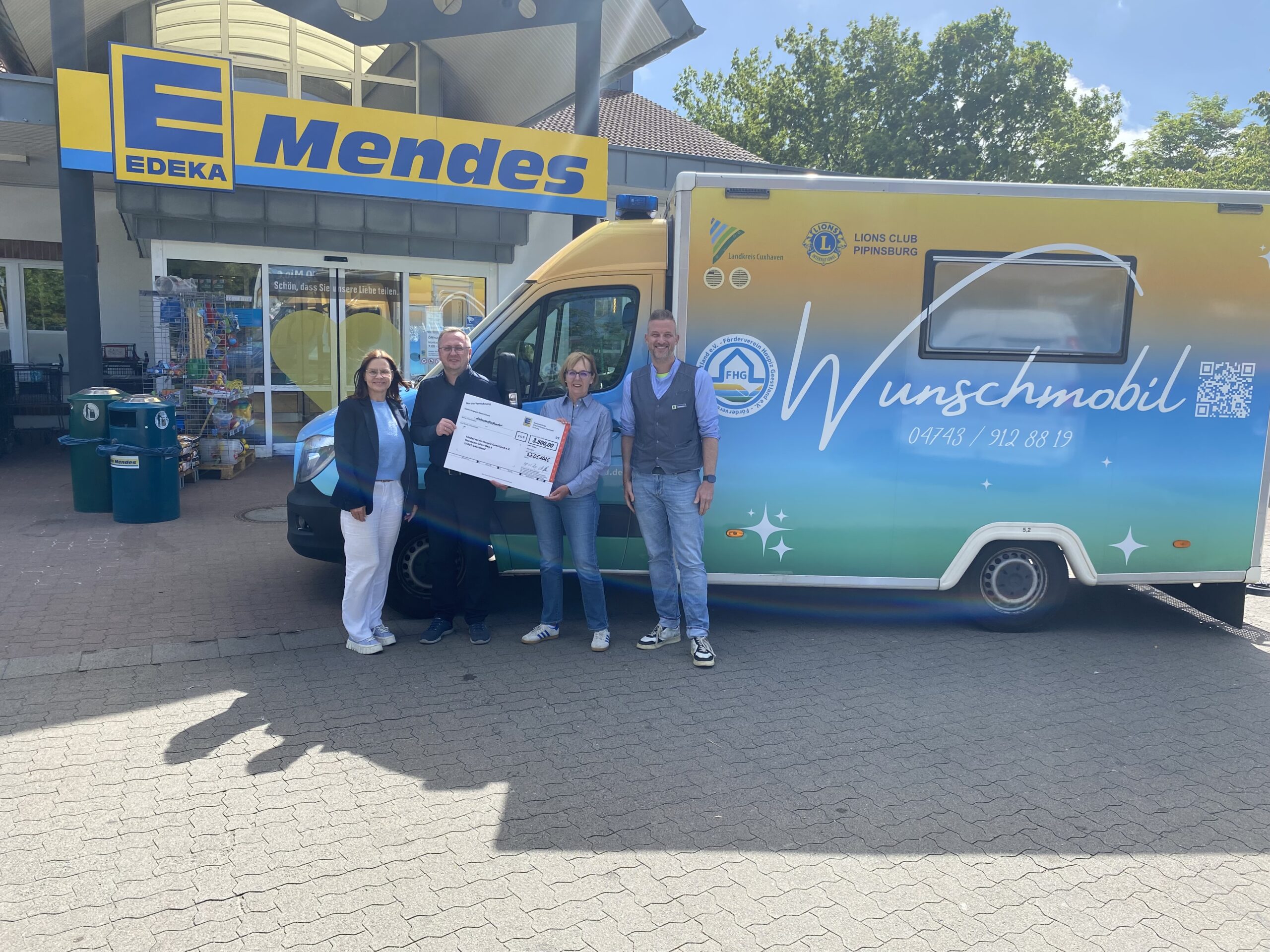 Übergabe im EDEKA Markt Mendes in Dorum