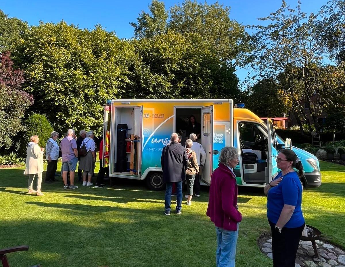 Das Wunschmobil zu Gast bei der Hospizgruppe Wesermünde